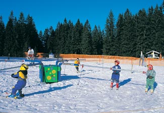 Children skiing