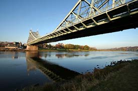 Das Blaue Wunder bridge