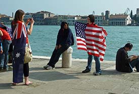 tour group on Zattere in Venice