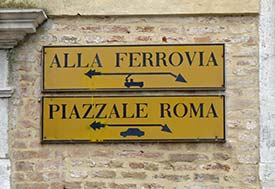 Ferrovia and Piazzale Roma signs
