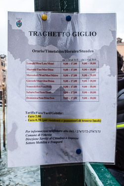 Giglio traghetto timetable on a bricola