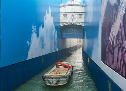 Bridge of sighs with temporary walls