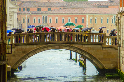 Tourists on Ponte dei Paglia, Venice