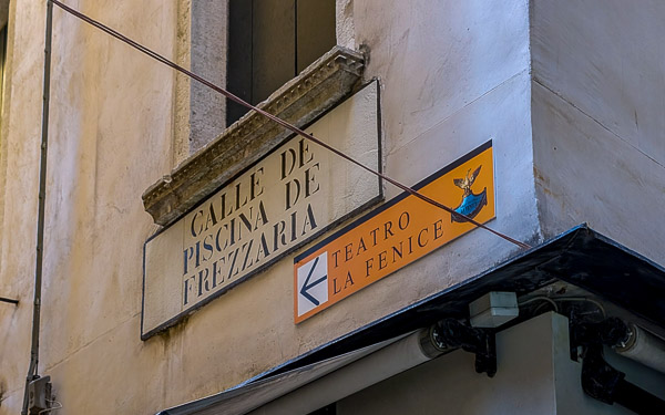 Calle de Piscina de Frezzaria (a.k.a. Frezzeria), Venice, Italy.