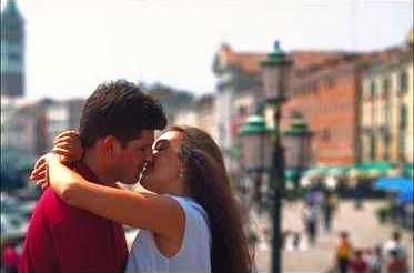 Kissing couple - Venice, Italy, honeymoons